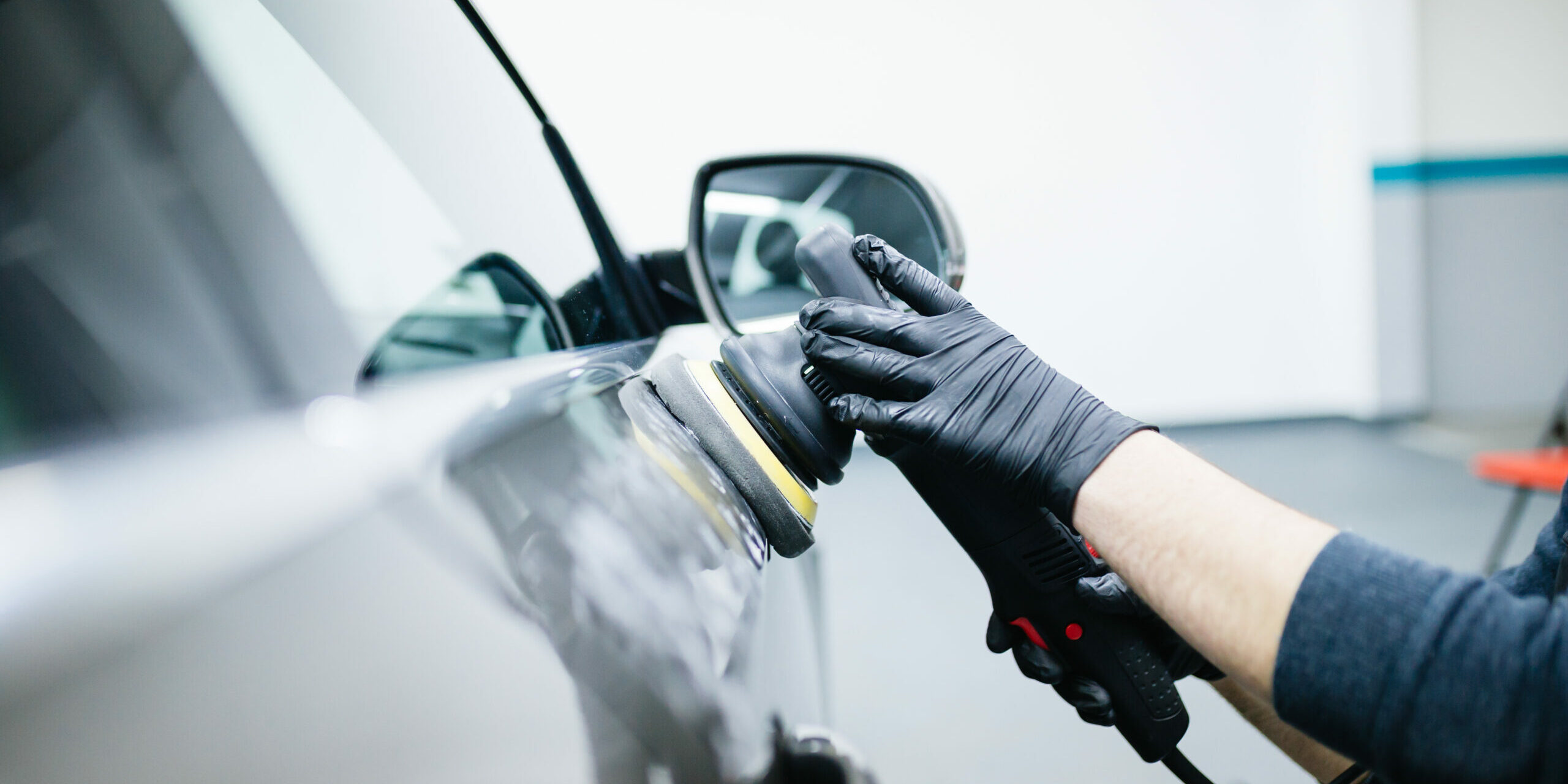 Car,Detailing,-,Hands,With,Orbital,Polisher,In,Auto,Repair